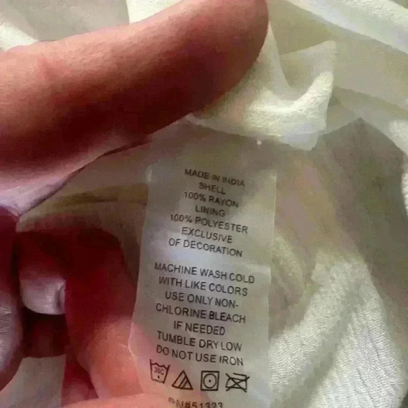 Vince Camuto Skirt Medium. Fully lined. White with black trim design. Good cond. - Picture 9 of 10